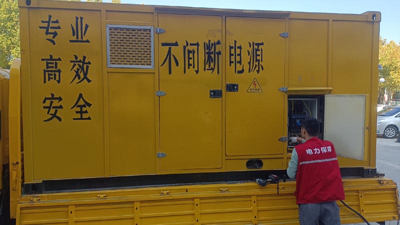 钦南柴油发电机组和UPS电源配合使用时，如何避免切换过程中的电力中断？